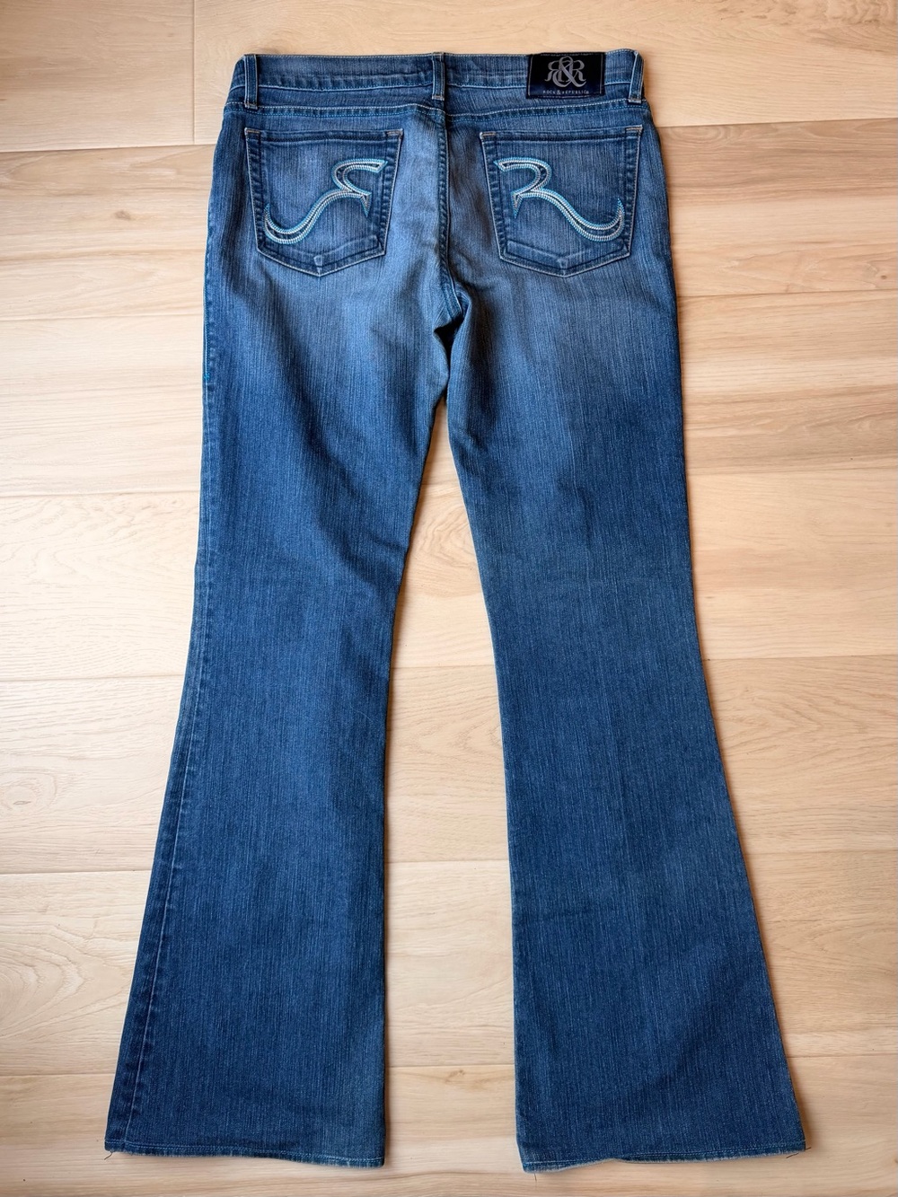 Rock & Republic Low-Rise Flare Bootcut Jeans Turquoise Logo Embroidery Womans 30